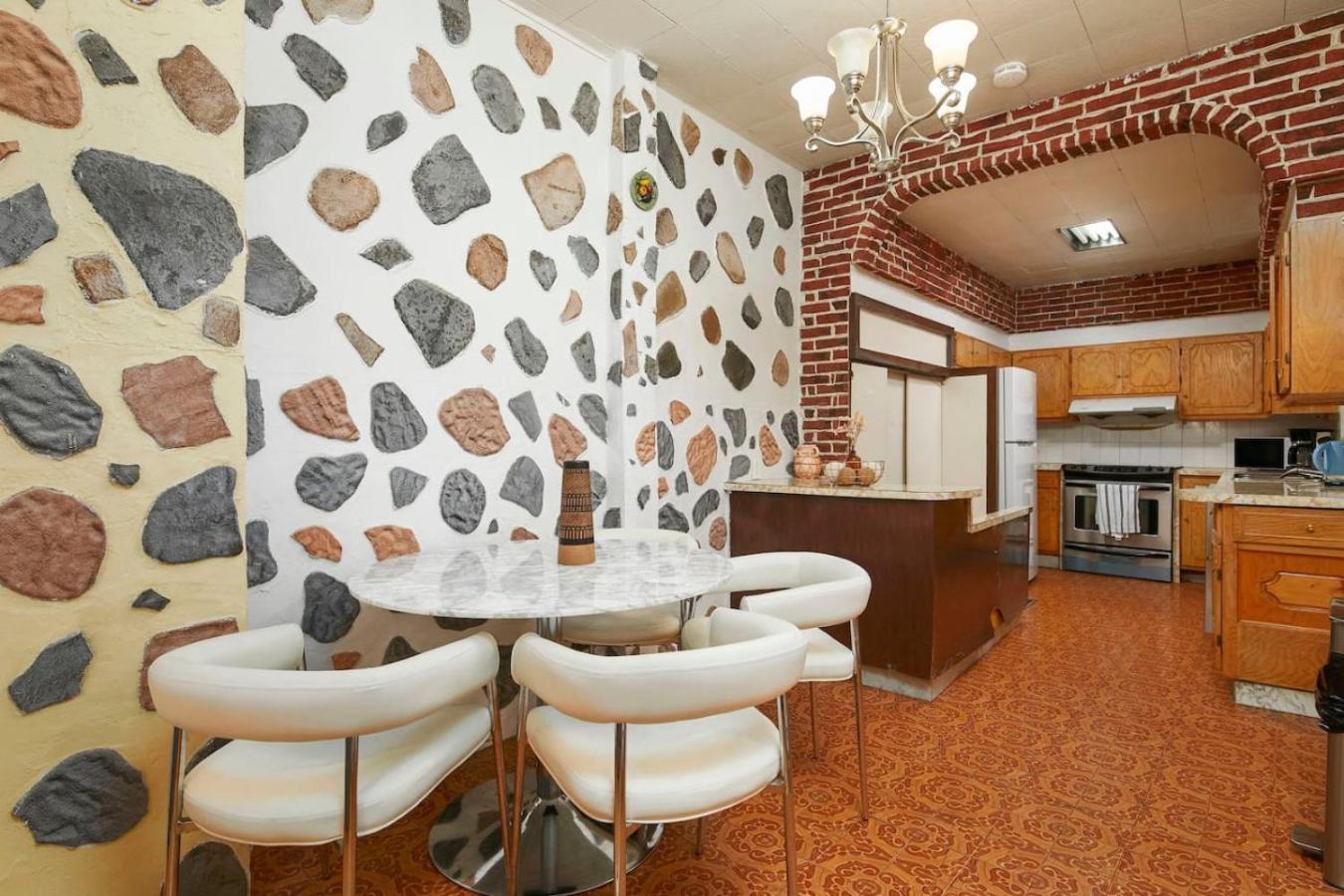Magnificent 4br In Downtown Mont-royal Zd0