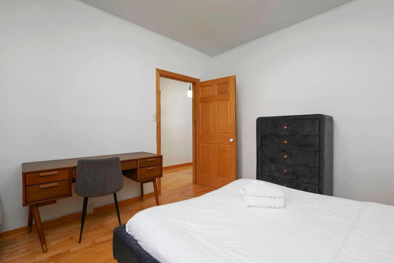 Magnificent 4br In Downtown Mont-royal Zd0 Montreal