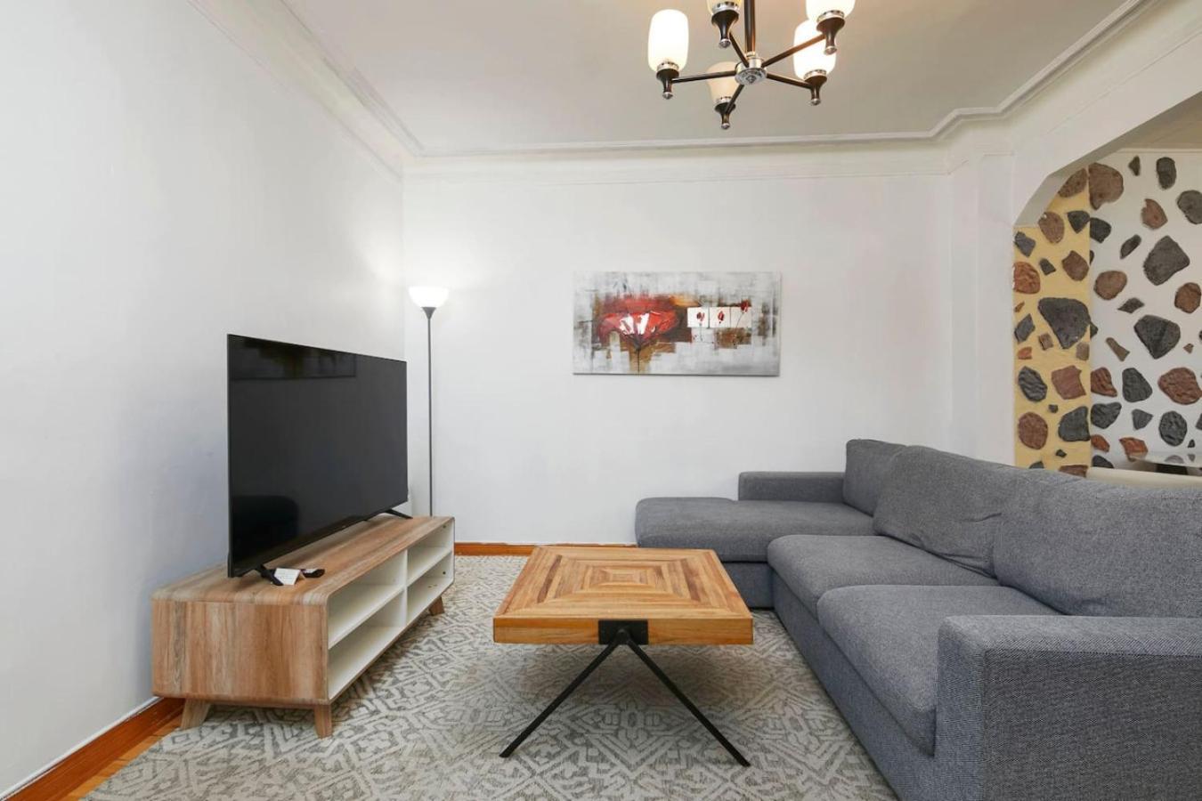 Magnificent 4br In Downtown Mont-royal Zd0 *